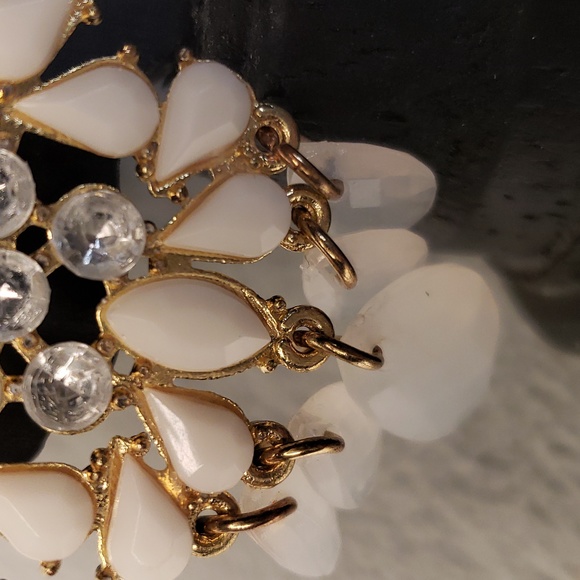 Large dangle diamond Like and glass earrings on goldtone setting. - Picture 3 of 8